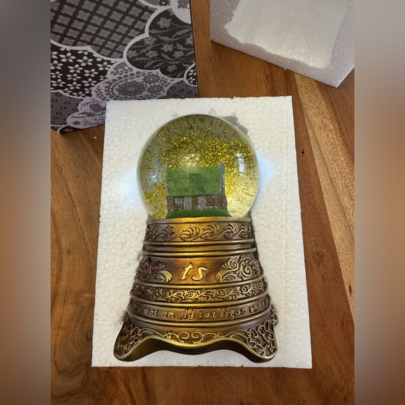 Taylor Swift Folklore Cabin Snowglobe - Picture 5 of 6